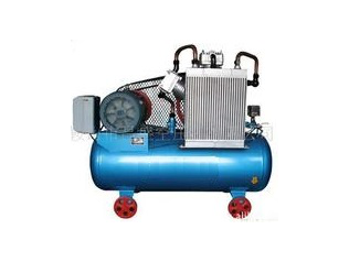 無油(you)潤滑空壓機